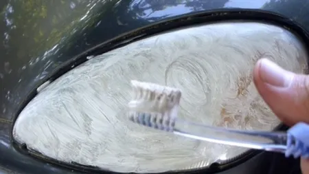 Amestecă pastă de dinți cu puțin detergent. Trucul pe care orice gospodină trebuie să îl încerce înainte de Paște!