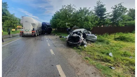 Accident cumplit în Bacău. Două persoane au murit pe loc, iar una a fost rănită grav