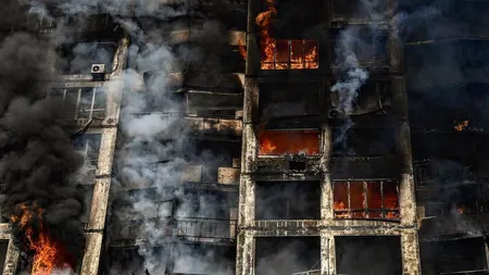 Un an de război. Explozii masive la Mariupol, Ucraina trece la contraofensivă