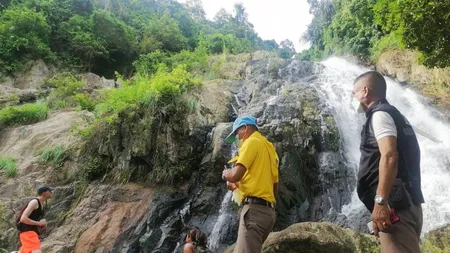 O româncă de 23 de ani a murit în Thailanda. Încerca să îşi facă selfie pe marginea unei cascade