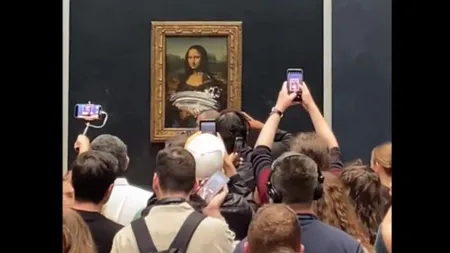 Gest revoltător: Mona Lisa, mânjită cu mâncare, la Muzeul Luvru (VIDEO + FOTO)