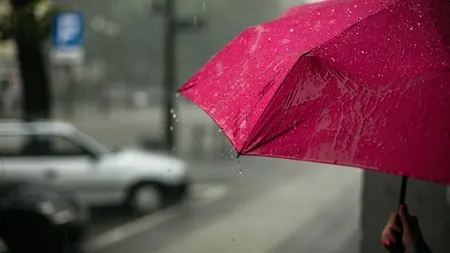 Prognoza meteo 24 mai. Revin ploile torenţiale şi vijeliile. Vremea se răceşte în aproape toată ţara