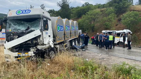 VIDEO Opt morţi şi 10 răniţi într-un accident teribil. Victimele mergeau la o nuntă