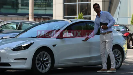 Gest uluitor făcut de Adrian Alexandrov, logodnicul Elenei Udrea, în timp ce ea e în arest în Bulgaria. Cum l-a îmbogăţit pe Elon Musk