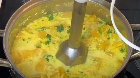 Supă de dovlecel - simplă, hrănitoare, gata în 30 de minute!