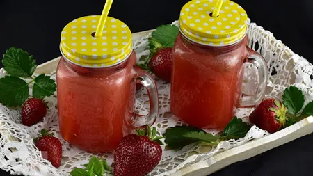 Limonadă cu căpşune şi ghimbir, mentă sau trandafiri. Care este reţeta ta preferată?