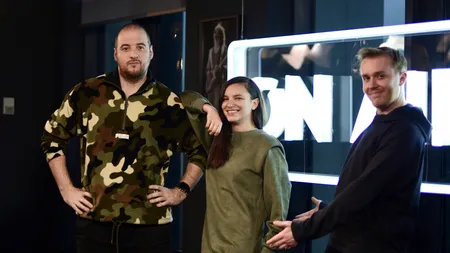 Matinalii de la Kiss FM au fost schimbaţi. Cine le va lua locul