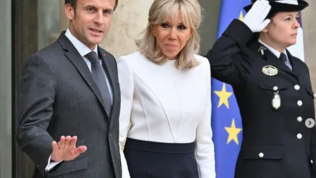 FOTO. Brigitte Macron a făcut parada modei la Summitul NATO. Prima Doamnă a Franței a surclasat-o pe Carmen Ioahnnis
