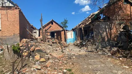 Ruşii continuă să bombardeze fără milă civilii din  Harkov. Cinci femei au fost ucise la intrarea într-o clădire