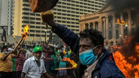 Revoluţie în Sri Lanka. Preşedintele şi premierul au demisionat GALERIE FOTO