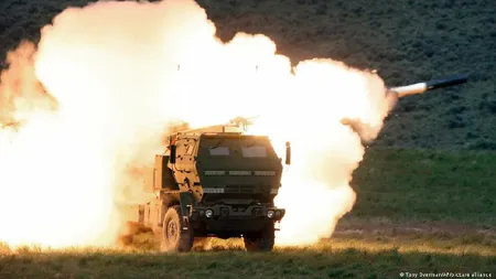 VIDEO cu noile lansatoare M270 în acţiune. Lansatoarele mai performante ca HIMARS fac ravagii pentru armata rusă