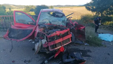 Accident grav în Bacău. O persoană a murit pe loc, iar alte trei au fost rănite