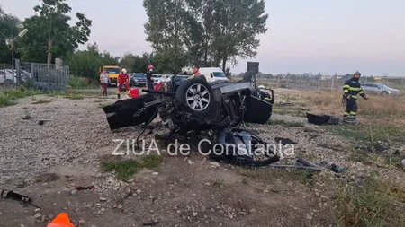 Şofer mort după ce a sărit cu maşina peste un sens giratoriu la intrare în Constanţa. Primele imagini de la accident VIDEO