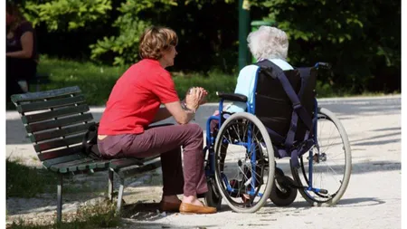 Cât câştigă o badantă în Italia, în decembrie. Care sunt obligaţiile şi drepturile acestei categorii de angajaţi