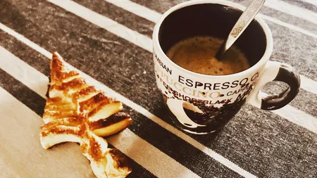 E periculos să bei cafea pe caniculă? Ce spun medicii