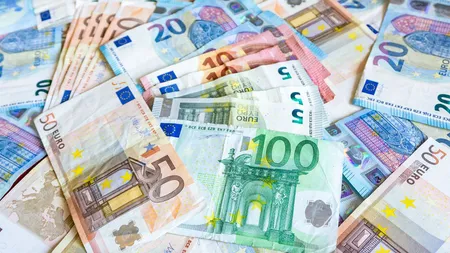 Francul elveţian sare de pragul de 5 lei. Dolarul se apropie de euro - CURS VALUTAR BNR 12.07.2022