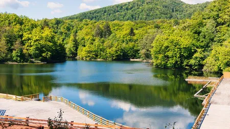 Lacul din România care s-a format pe 27 mai 1875, la ora 11.00. Este unic în lume, iar apele lui au puteri magice FOTO