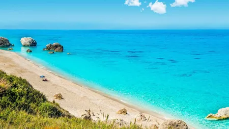 Ghid de călătorie în insula Lefkada, Grecia. Verdictul turiștilor români: „Te face să-ți pui un semn de întrebare, dacă merită sau nu