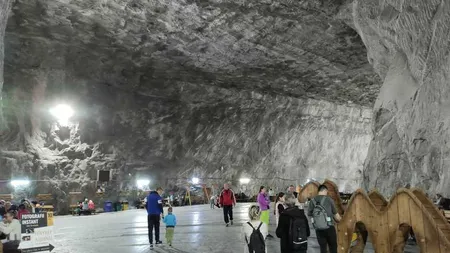 Salina Praid a fost inundată. Aproximativ 1.000 de turişti au fost scoşi cu autobuzele din salină