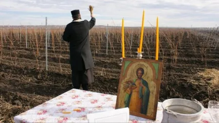 Patriarhia Română mobilizează preoţii pentru a combate seceta. Rostesc rugăciunile care aduc 