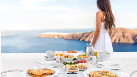 Cum să nu te îngraşi în vacanţă. Cinci reguli pe care ar trebui să le urmeze toată lumea