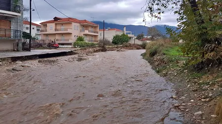 Furtună puternică pe insula Thassos din Grecia! Străzile, casele şi hotelurile au fost inundate de ploaia torenţială GALERIE FOTO