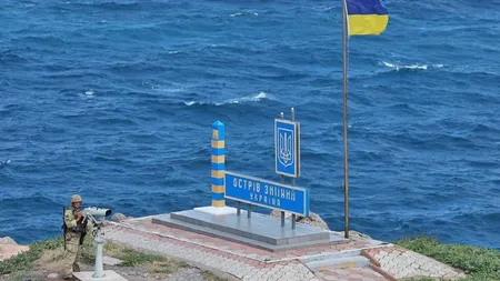 Primul teritoriu luat oficial înapoi de Ucraina, de la ruși. Steagul galben-albastru a fost arborat pe Insula Şerpilor
