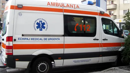 Adolescent în stare gravă la spital după ce a intrat cu pieptul în furca unui tractor. Tânărul nu a observat utilajul din cauză că se afla cu ochii în telefon