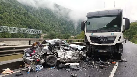 Accident teribil pe Valea Oltului. Mama a murit cu bebeluşul de un an în braţe. Postarea revoltată a unui român la adresa statului