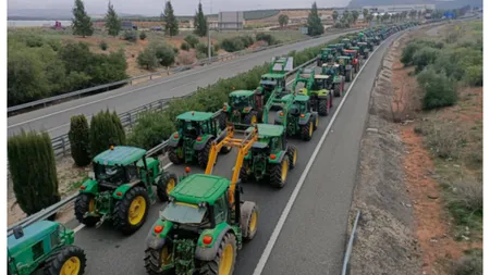 Fermierii bulgari protestează faţă de preţul mic al cerealelor din Ucraina. Drumurile şi vămile au fost blocate