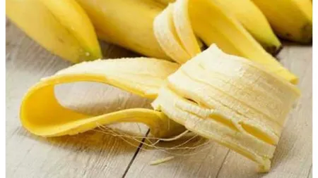 Trucul minune pe care toată lumea trebuie să-l ştie. Cum îţi poate salva o banală coajă de banane florile