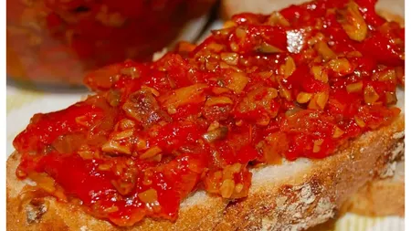 Zacuscă cu ciuperci, reţeta tradiţională pe care e musai să o încerci. Este pur şi simplu delicioasă