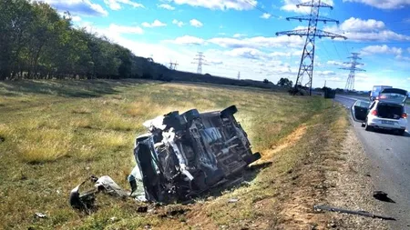 Accident cu microbuz pe DN2. Două persoane sunt rănite