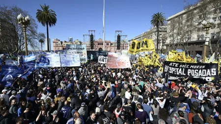 Zeci de mii de argentinieni au manifestat împotriva tentativei de asasinat care a vizat-o pe vicepreşedinta Kirchner