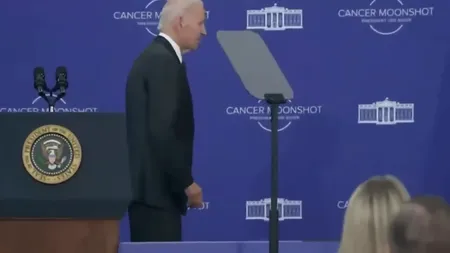 VIDEO Încă un incident marca Joe Biden. Preşedintele SUA s-a pierdut pe scenă după un discurs