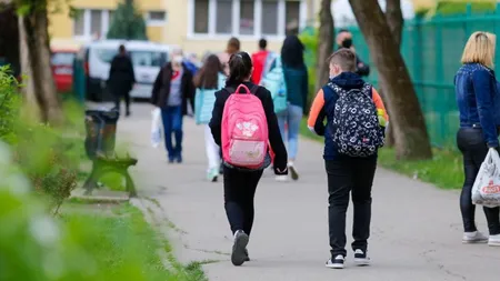 Avocatul Poporului critică Ministerul Educaţiei că a eliminat bursele de ajutor social pentru elevii din mediul rural, care merg la liceu în altă localitate