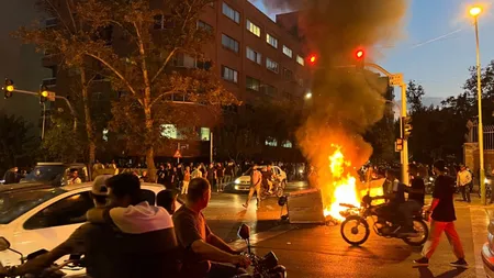 Proteste violente, cel puţin 35 de civili au fost ucişi în luptele cu poliţia VIDEO