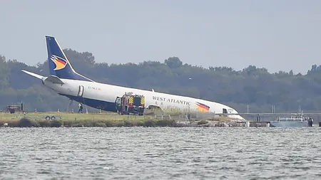 Incident neobișnuit pe un mare aeroport din Franţa. În loc să aterizeze pe pistă, avionul s-a oprit într-un lac învecinat