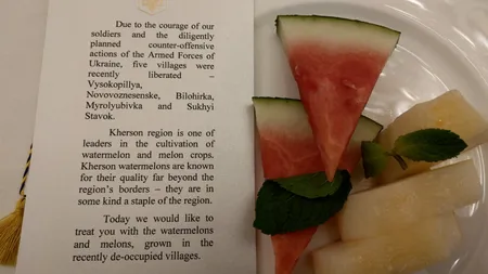 Volodimir Zelenski a tratat-o pe Ursula Von der Leyen cu pepeni de Herson. Au fost aduşi special din regiunile eliberate de sub ruşi