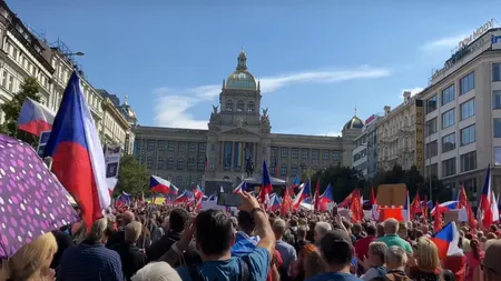 VIDEO: Europa fierbe! 70.000 de oameni protestează în Cehia, împotriva guvernului, din cauza sărăcirii populației