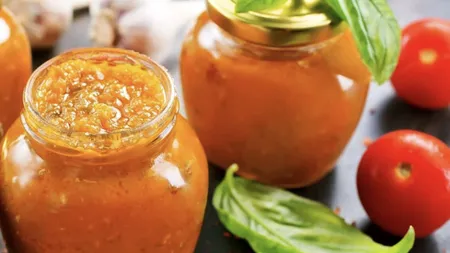 Zacusca dietetică. Reţeta simplă pentru un produs care poate fi consumat şi la dietă