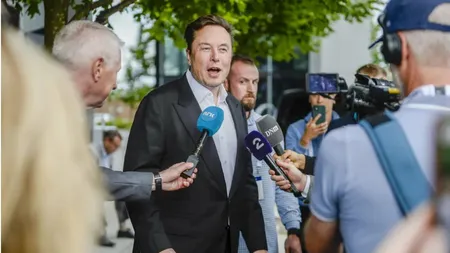 Elon Musk și Angelina Jolie, împreună la Castelul Bran. Miliardarii mapamondului se distrează în România, în acest weekend. Cu ce delicatese se răsfăță