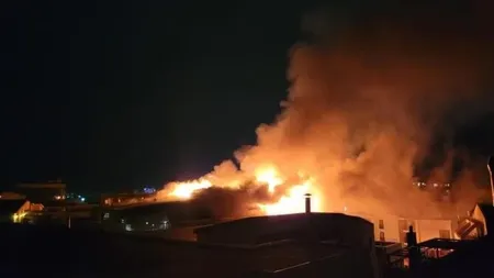 BREAKING: Incendiu violent în București. Pompierii au intervenit de urgență (VIDEO)