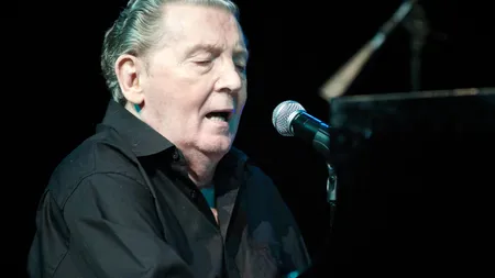 Veste tristă în lumea muzicii, ne-a mai părăsit o legendă. Jerry Lee Lewis a murit la vârsta de 87 de ani