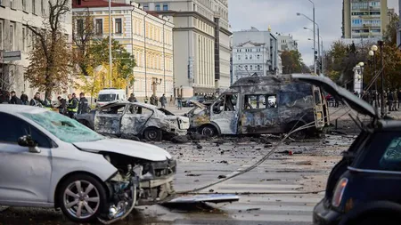 Românii care trăiesc în Kiev fac mărturisiri despre bombardamentele rusești: „Trăim fiecare zi ca ultima zi”