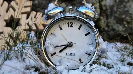 Nu uita să îți dai ceasul înapoi. În această noapte trecem la ora de iarnă