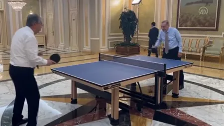 Putin a ajuns bătaia de joc a lui Erdogan! Președintele turc l-a lăsat să aștepte minute bune în timp ce el juca ping-pong cu președintele Kazahstanului