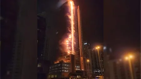 VIDEO Un zgârie nori de 35 de etaje de lângă lângă Burj Khalifa a luat foc