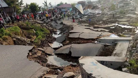 Cutremur violent în Indonezia. Bilanţul morţilor a crescut la peste 300. Încă se caută sub dărâmături VIDEO