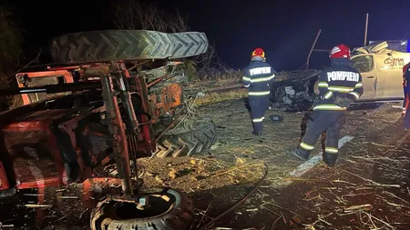 Circulaţie blocată pe DE 581 în urma unui accident în care au fost implicate o dubă şi un tractor VIDEO